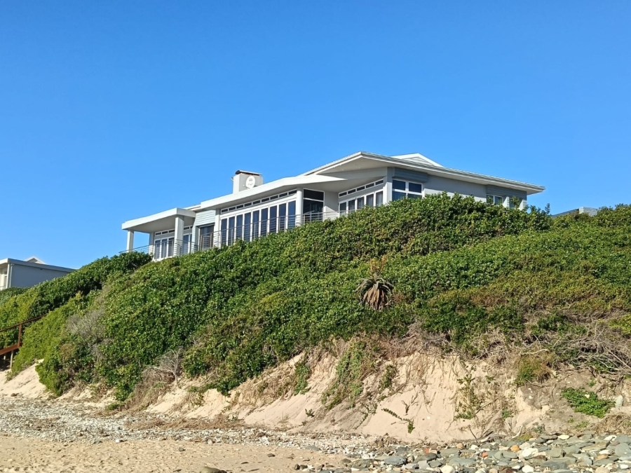 6 Bedroom Property for Sale in Wavecrest Eastern Cape